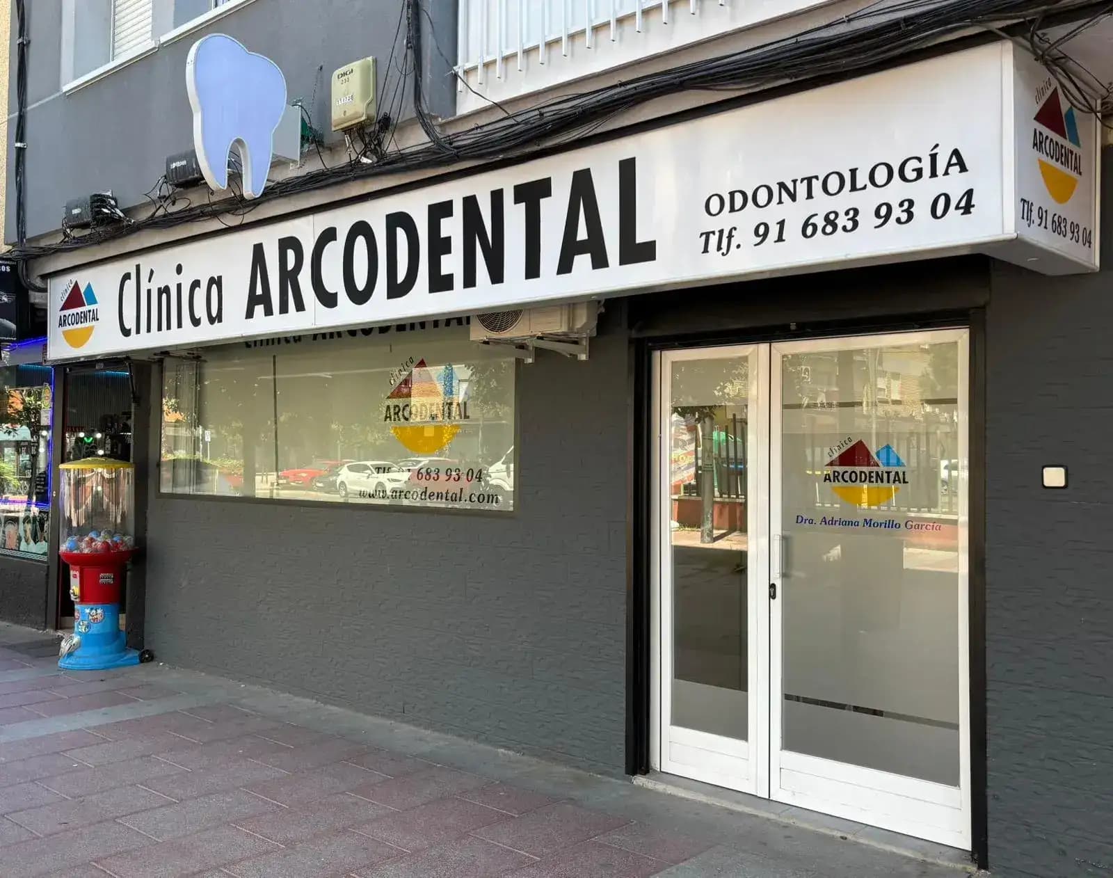 Fachada de la Clínica ArcoDental en la avenida de Aragón, 6, Getafe