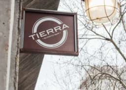 Logo de Tierra Burrito Bar