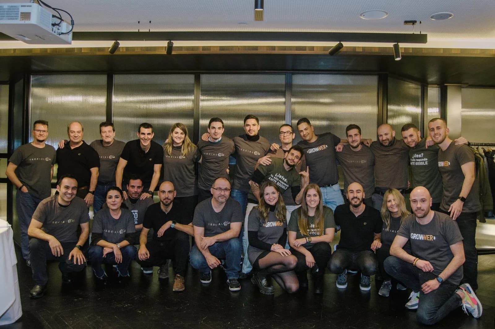 Foto de grupo del equipo de iSocialWeb