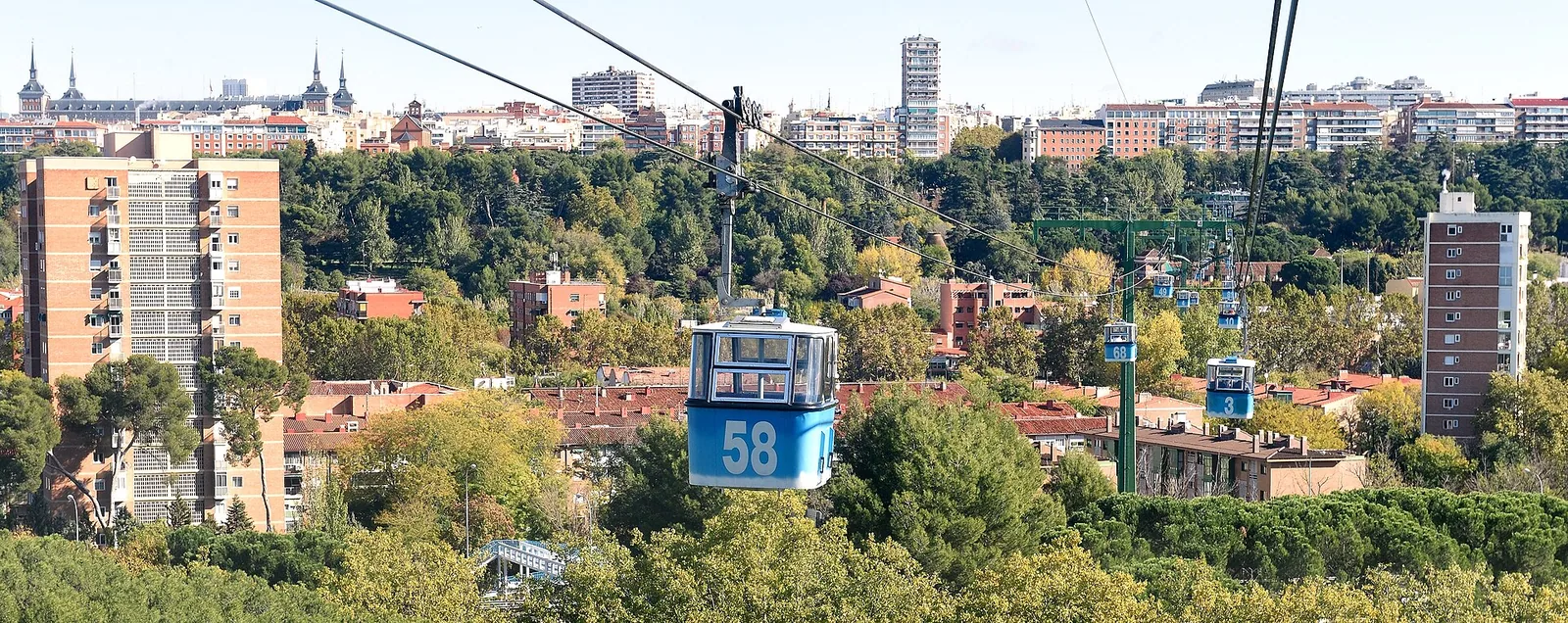 El teleférico de Madrid, camino de la Casa de Campo